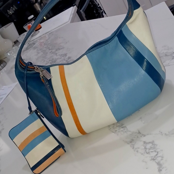 VINTAGE 6IN MATCHED WRISTLET & LARGE 15IN WIDE COACH BLUE STRIPED HOBO ERGO BAG - Picture 4 of 17